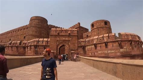 red fort distance from me